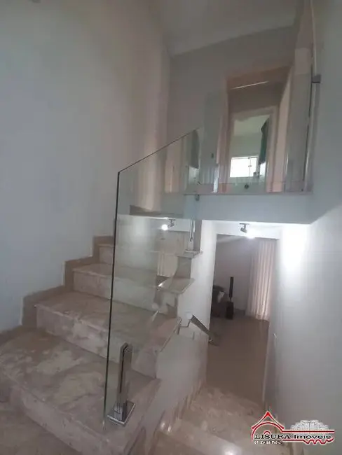 Foto 6 de Casa de Condomínio com 3 quartos à venda, 250m2 em Parque Califórnia, Jacarei - SP