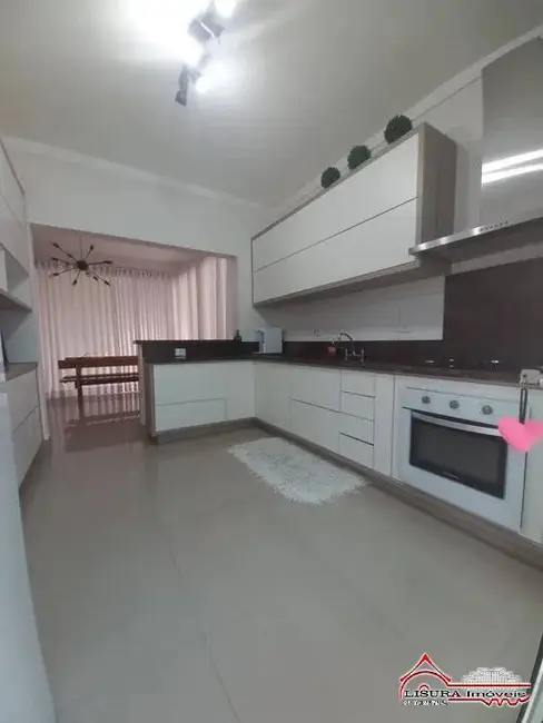 Foto 5 de Casa de Condomínio com 3 quartos à venda, 250m2 em Parque Califórnia, Jacarei - SP
