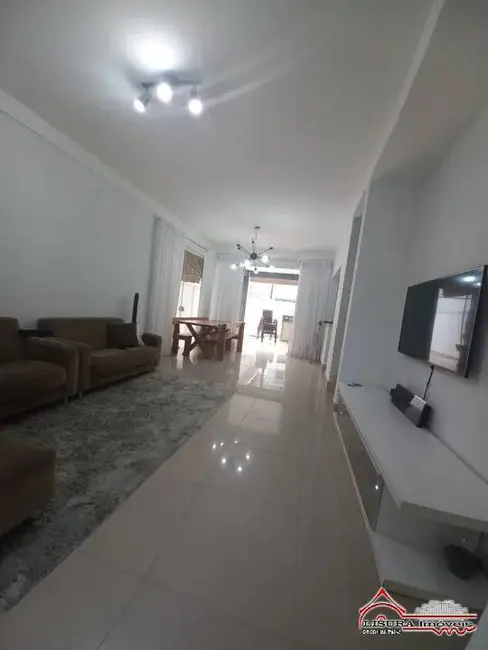 Foto 2 de Casa de Condomínio com 3 quartos à venda, 250m2 em Parque Califórnia, Jacarei - SP