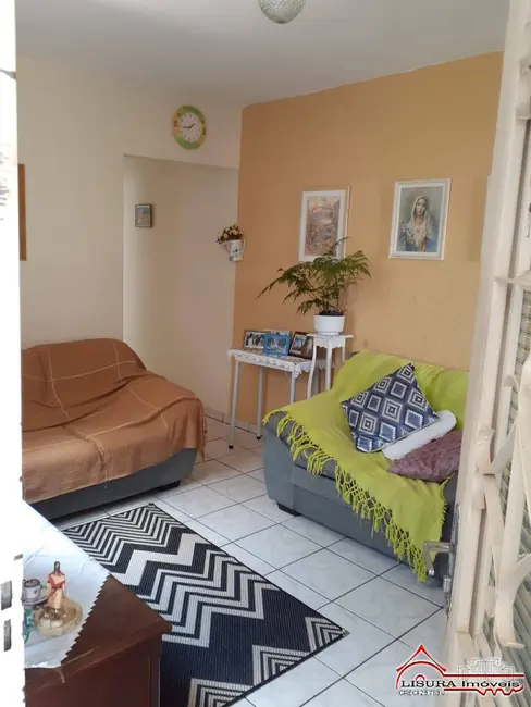 Foto 3 de Casa com 2 quartos à venda, 175m2 em Parque Santo Antônio, Jacarei - SP