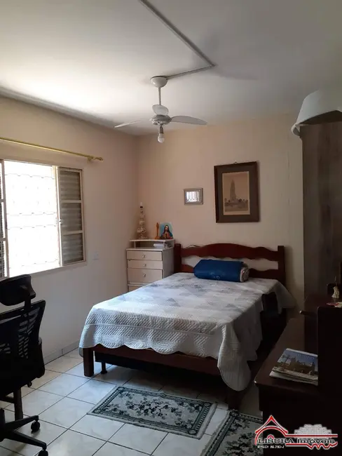 Foto 4 de Casa com 2 quartos à venda, 175m2 em Parque Santo Antônio, Jacarei - SP