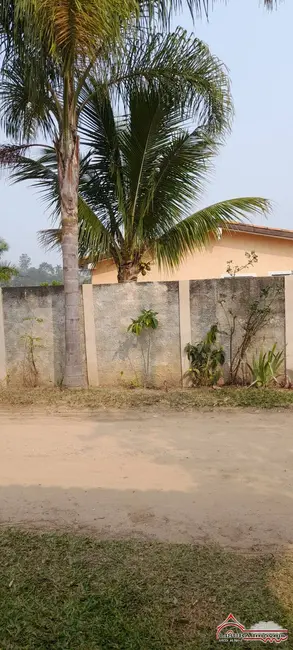 Foto 2 de Chácara com 2 quartos à venda, 160m2 em Chácaras Rurais Guararema, Jacarei - SP