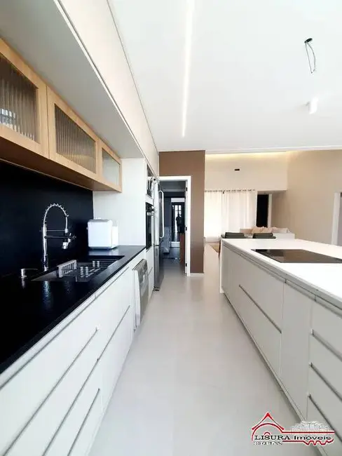 Foto 2 de Casa de Condomínio com 3 quartos à venda, 180m2 em Jardim Jacinto, Jacarei - SP