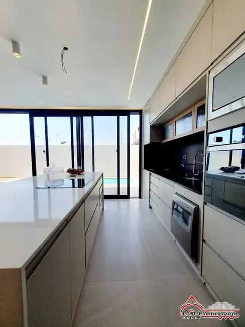 Foto 3 de Casa de Condomínio com 3 quartos à venda, 180m2 em Jardim Jacinto, Jacarei - SP