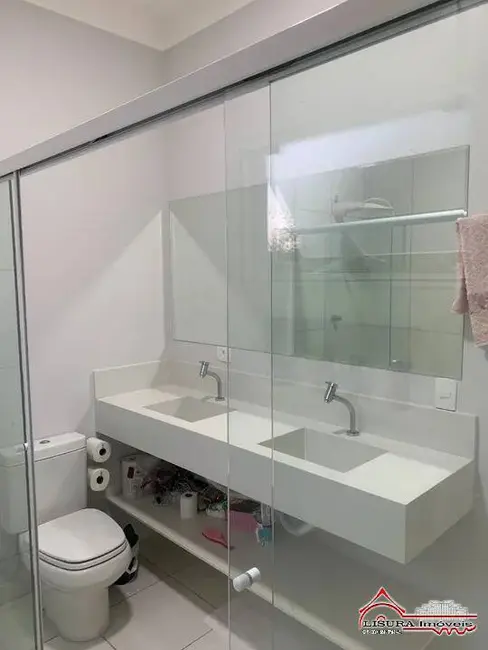 Casa de Condomínio com 3 quartos à venda, 237m2 em Condomínio Residencial Fogaça, Jacarei - SP - imagem 8 Foto 8 de Casa de Condomínio com 3 quartos à venda, 237m2 em Condomínio Residencial Fogaça, Jacarei - SP