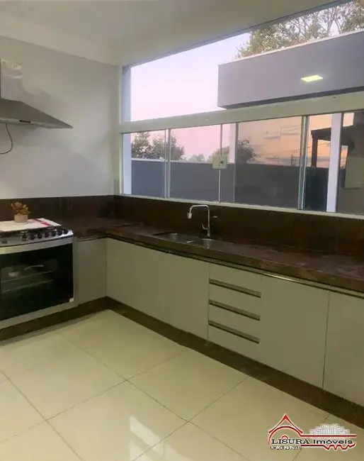 Casa de Condomínio com 3 quartos à venda, 237m2 em Condomínio Residencial Fogaça, Jacarei - SP - imagem 4 Foto 4 de Casa de Condomínio com 3 quartos à venda, 237m2 em Condomínio Residencial Fogaça, Jacarei - SP