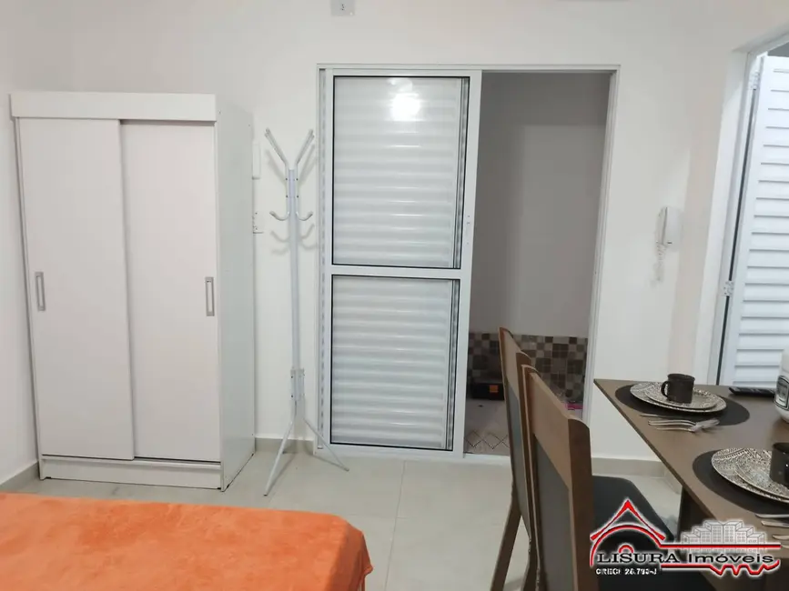 Foto 2 de Casa com 1 quarto para alugar, 16m2 em Centro, Jacarei - SP