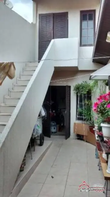 Foto 1 de Casa com 4 quartos à venda, 150m2 em Centro, Jacarei - SP