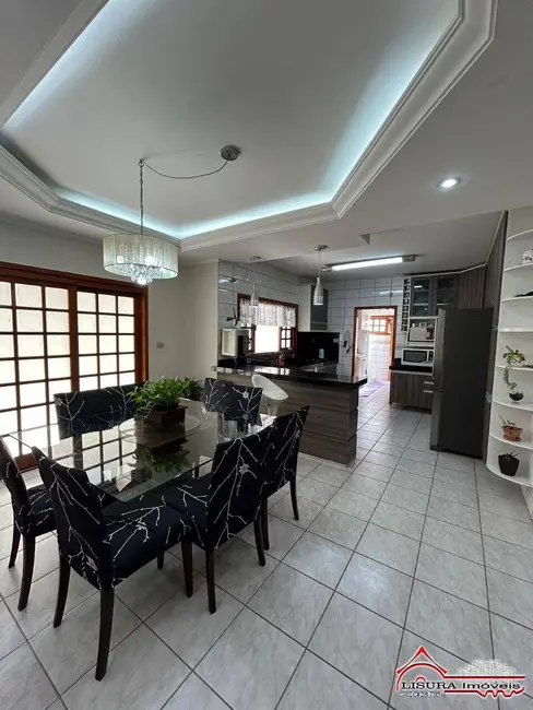 Foto 1 de Casa com 4 quartos à venda, 220m2 em Jardim Santa Maria, Jacarei - SP