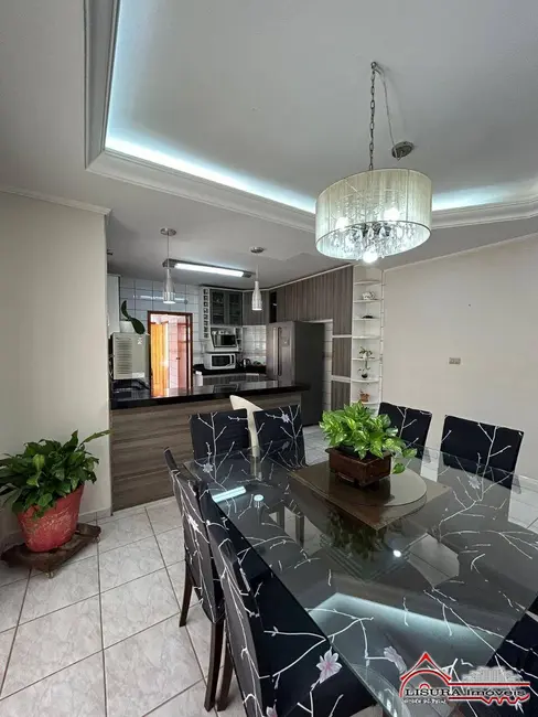 Foto 4 de Casa com 4 quartos à venda, 220m2 em Jardim Santa Maria, Jacarei - SP