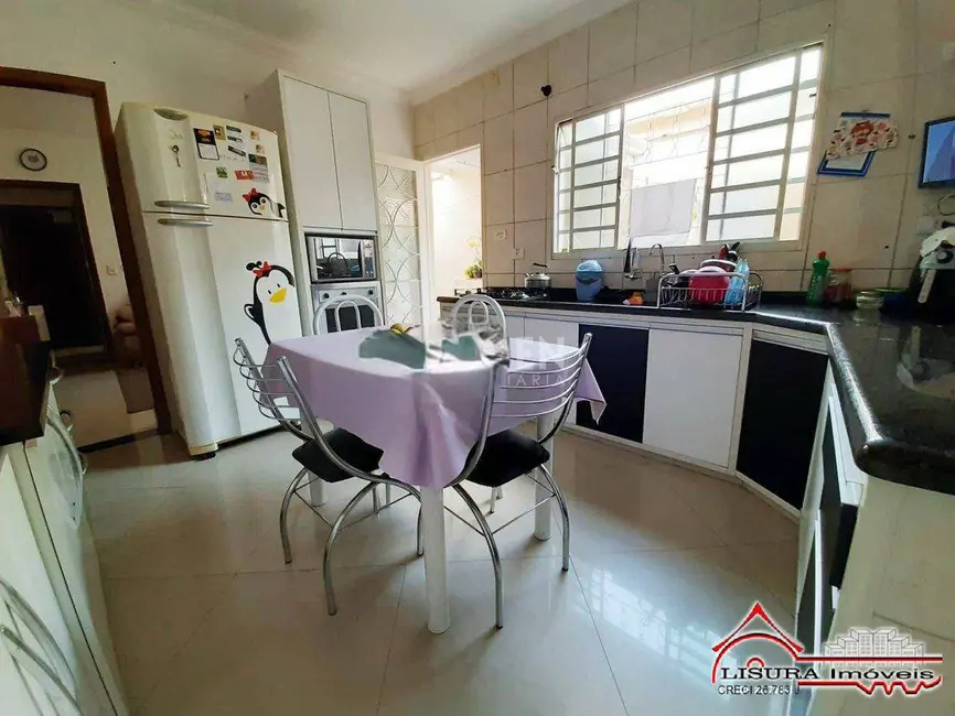 Foto 4 de Casa com 3 quartos à venda, 110m2 em Parque Santo Antônio, Jacarei - SP