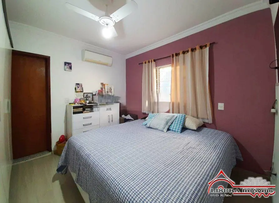 Foto 9 de Casa com 3 quartos à venda, 110m2 em Parque Santo Antônio, Jacarei - SP