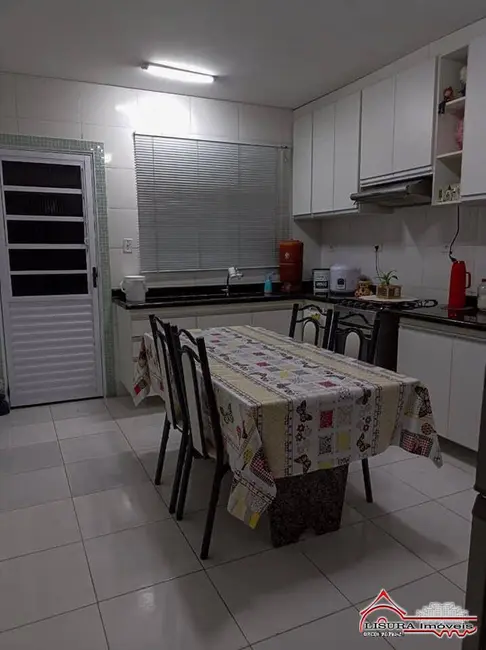 Foto 8 de Casa com 3 quartos à venda, 110m2 em Centro, Jacarei - SP