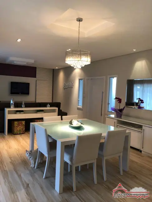 Foto 1 de Casa com 5 quartos à venda, 237m2 em Jardim América, Jacarei - SP