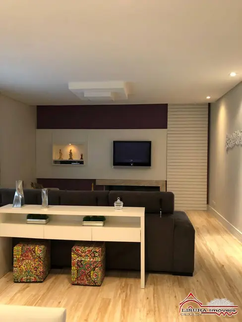 Foto 2 de Casa com 5 quartos à venda, 237m2 em Jardim América, Jacarei - SP