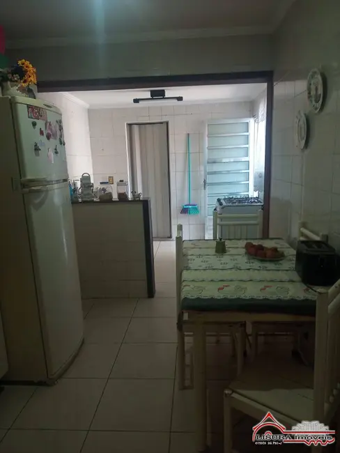 Foto 4 de Casa de Condomínio com 3 quartos à venda, 132m2 em Parque Califórnia, Jacarei - SP
