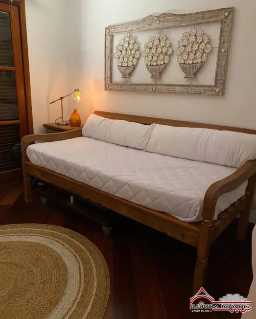 Foto 9 de Casa com 4 quartos à venda, 294m2 em Jacarei - SP