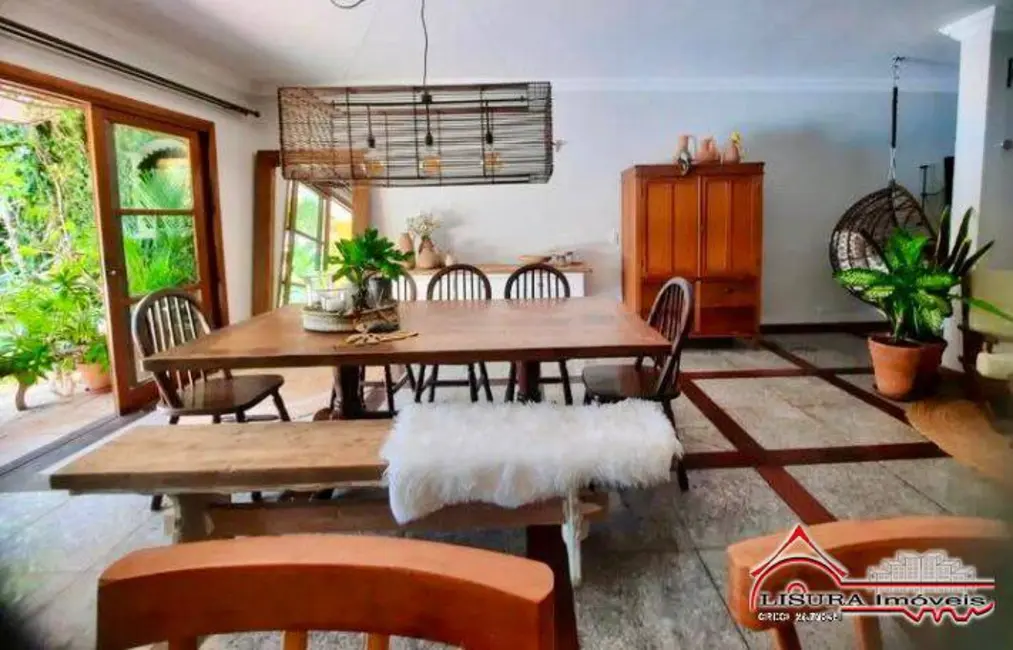 Foto 2 de Casa com 4 quartos à venda, 294m2 em Jacarei - SP