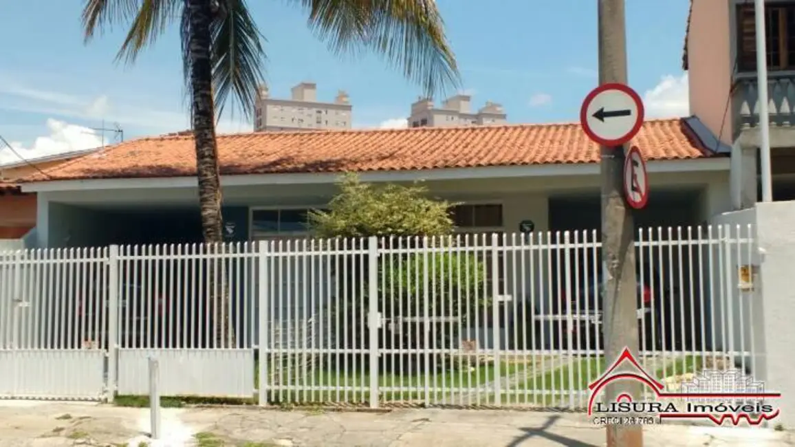 Foto 1 de Casa com 3 quartos à venda, 200m2 em Centro, Jacarei - SP