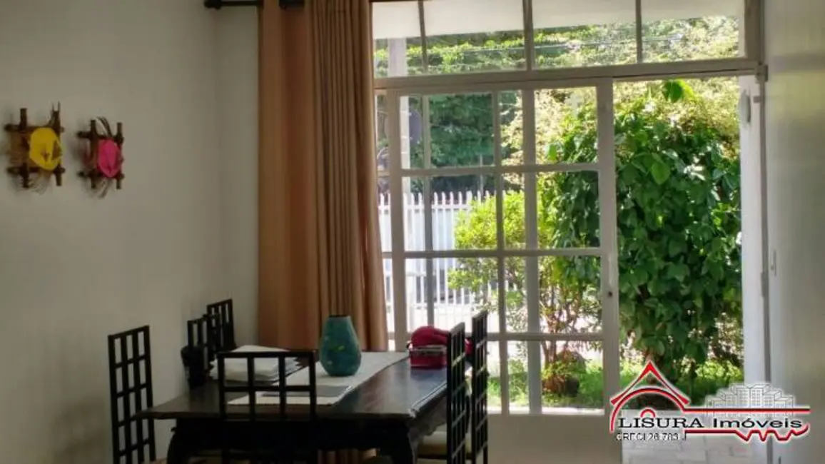 Foto 3 de Casa com 3 quartos à venda, 200m2 em Centro, Jacarei - SP