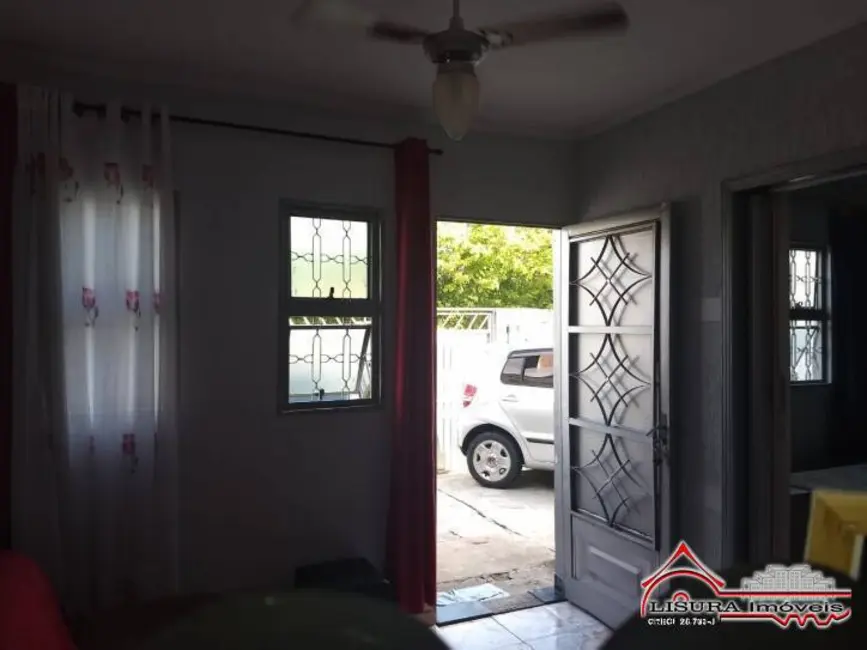 Foto 2 de Casa com 2 quartos à venda, 114m2 em Jardim das Indústrias, Jacarei - SP
