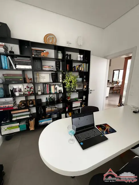 Casa de Condomínio com 3 quartos para alugar, 300m2 em Condomínio Residencial Mirante do Vale, Jacarei - SP - imagem 4 Foto 4 de Casa de Condomínio com 3 quartos para alugar, 300m2 em Condomínio Residencial Mirante do Vale, Jacarei - SP