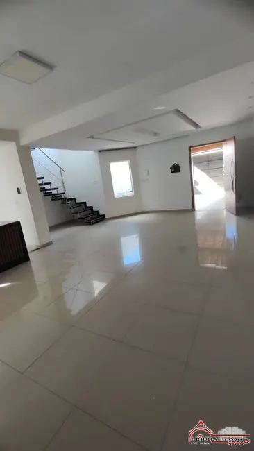 Foto 1 de Casa com 4 quartos para alugar, 160m2 em Loteamento Villa Branca, Jacarei - SP