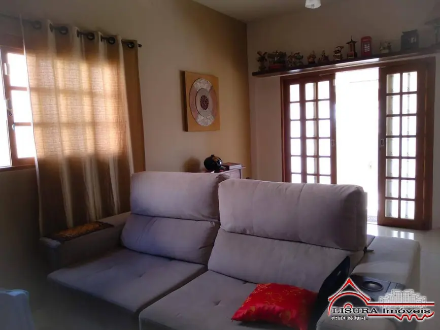 Foto 4 de Casa com 4 quartos à venda, 200m2 em Jardim Califórnia, Jacarei - SP