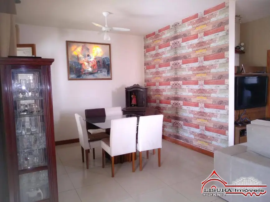 Foto 5 de Casa com 4 quartos à venda, 200m2 em Jardim Califórnia, Jacarei - SP