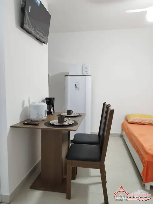 Foto 1 de Casa com 1 quarto para alugar, 14m2 em Centro, Jacarei - SP