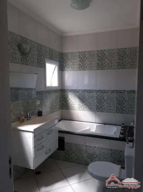 Foto 9 de Casa com 4 quartos à venda, 244m2 em Loteamento Villa Branca, Jacarei - SP