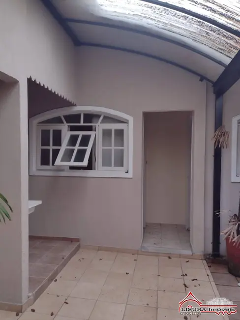Foto 2 de Casa com 7 quartos para alugar, 220m2 em Centro, Jacarei - SP