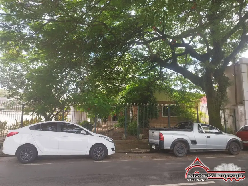 Casa com 3 quartos para alugar em Centro, Jacarei - SP - imagem 4 Foto 4 de Casa com 3 quartos para alugar em Centro, Jacarei - SP