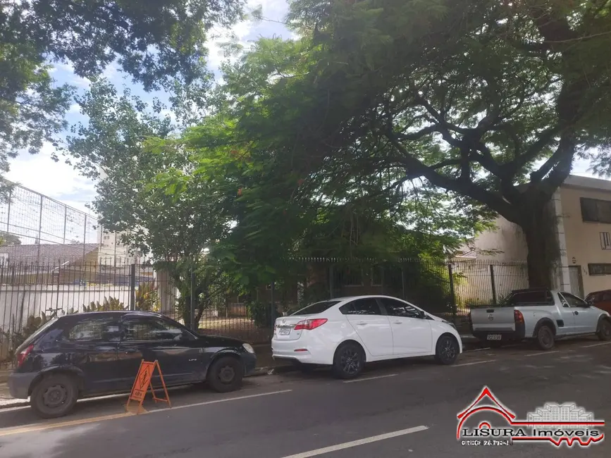 Casa com 3 quartos para alugar em Centro, Jacarei - SP - imagem 3 Foto 3 de Casa com 3 quartos para alugar em Centro, Jacarei - SP