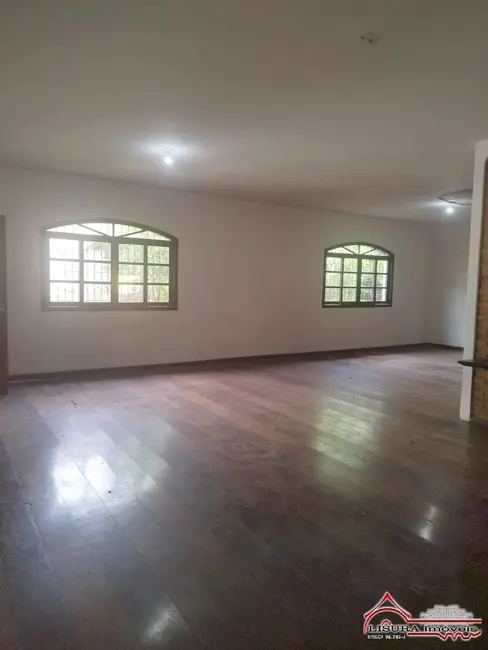 Casa com 3 quartos para alugar em Centro, Jacarei - SP - imagem 8 Foto 8 de Casa com 3 quartos para alugar em Centro, Jacarei - SP