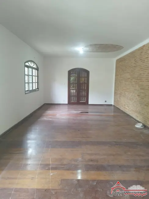 Casa com 3 quartos para alugar em Centro, Jacarei - SP - imagem 9 Foto 9 de Casa com 3 quartos para alugar em Centro, Jacarei - SP