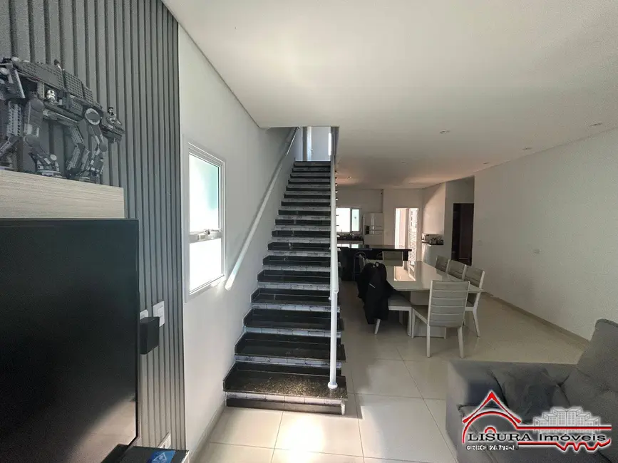 Casa de Condomínio com 3 quartos à venda, 190m2 em Jardim Jacinto, Jacarei - SP - imagem 6 Foto 6 de Casa de Condomínio com 3 quartos à venda, 190m2 em Jardim Jacinto, Jacarei - SP