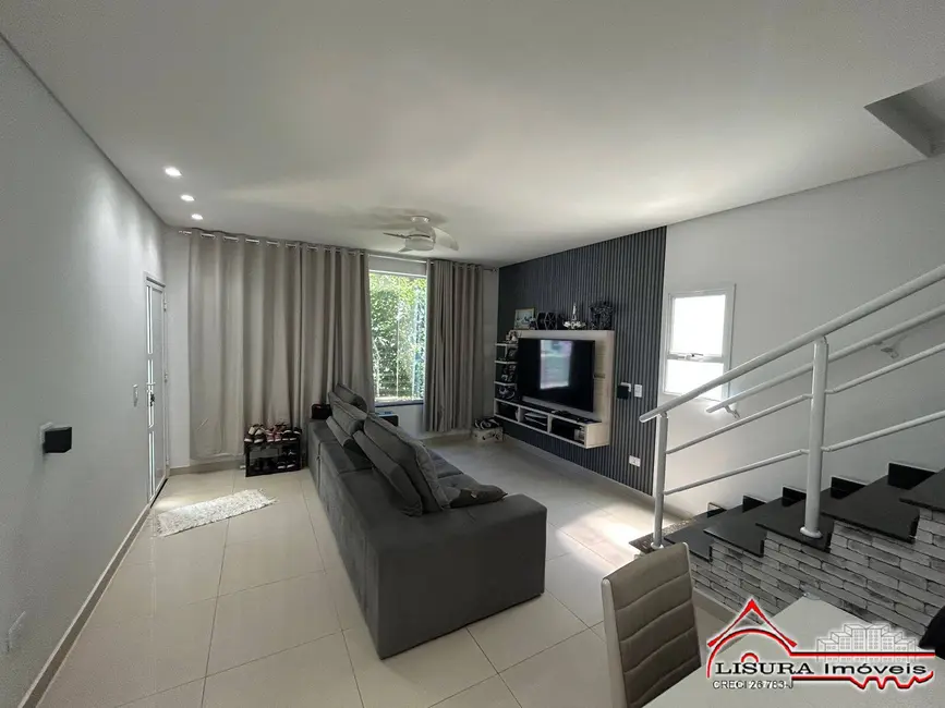 Casa de Condomínio com 3 quartos à venda, 190m2 em Jardim Jacinto, Jacarei - SP - imagem 4 Foto 4 de Casa de Condomínio com 3 quartos à venda, 190m2 em Jardim Jacinto, Jacarei - SP