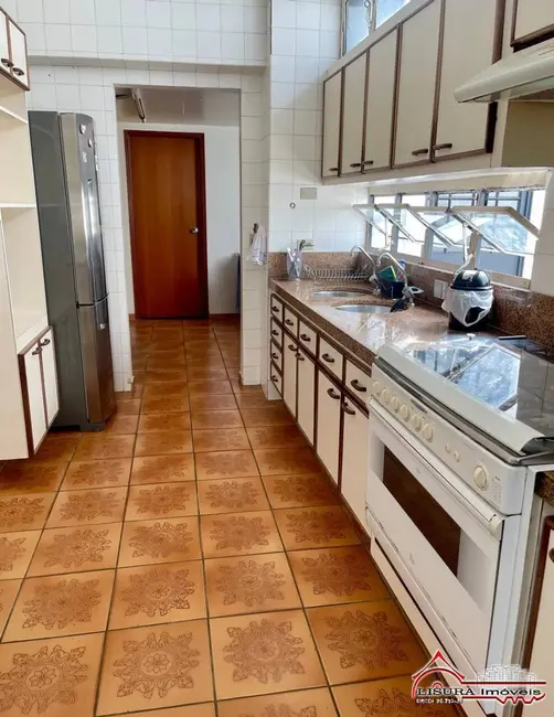 Foto 4 de Casa com 5 quartos à venda, 300m2 em Centro, Jacarei - SP