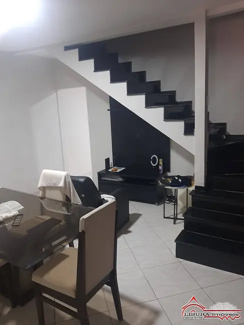 Foto 2 de Casa de Condomínio com 2 quartos para alugar, 110m2 em Jardim Califórnia, Jacarei - SP