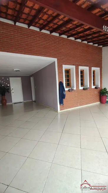 Foto 1 de Casa com 3 quartos à venda, 133m2 em Parque Brasil, Jacarei - SP