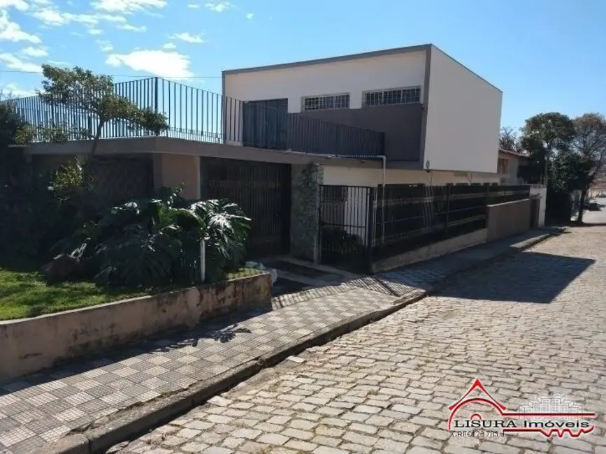 Casa com 3 quartos para alugar, 295m2 em Centro, Jacarei - SP - imagem 1 Foto 1 de Casa com 3 quartos para alugar, 295m2 em Centro, Jacarei - SP