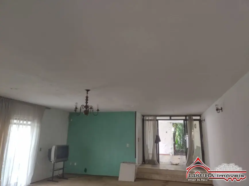 Casa com 3 quartos para alugar, 295m2 em Centro, Jacarei - SP - imagem 4 Foto 4 de Casa com 3 quartos para alugar, 295m2 em Centro, Jacarei - SP