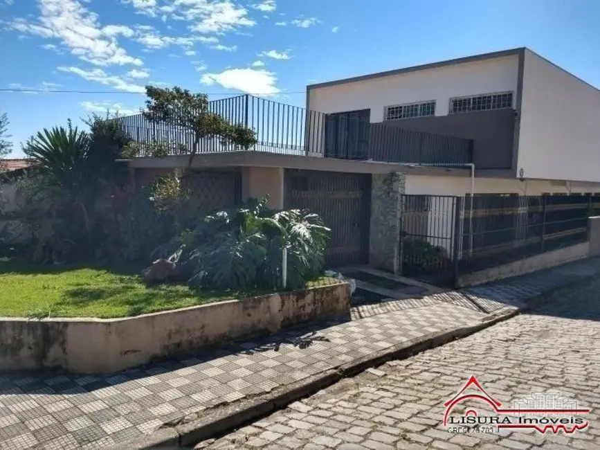 Casa com 3 quartos para alugar, 295m2 em Centro, Jacarei - SP - imagem 2 Foto 2 de Casa com 3 quartos para alugar, 295m2 em Centro, Jacarei - SP