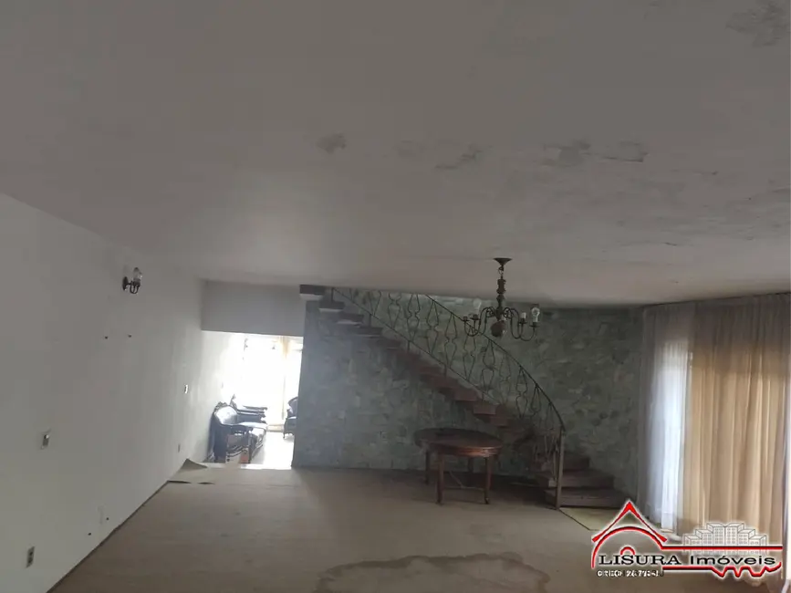 Casa com 3 quartos para alugar, 295m2 em Centro, Jacarei - SP - imagem 7 Foto 7 de Casa com 3 quartos para alugar, 295m2 em Centro, Jacarei - SP