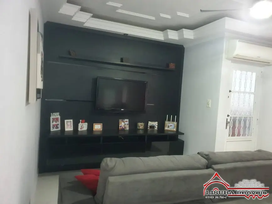 Foto 5 de Casa com 2 quartos à venda, 103m2 em Parque dos Príncipes, Jacarei - SP