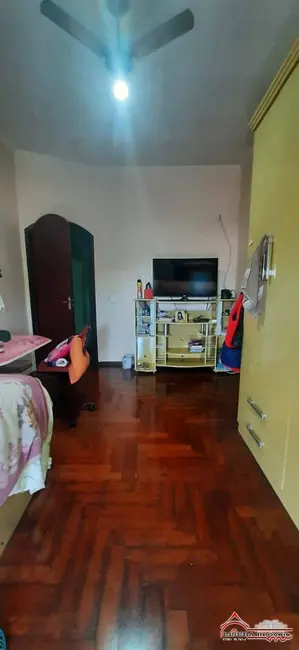 Casa com 3 quartos para alugar, 284m2 em Jardim Altos de Santana I, Jacarei - SP - imagem 9 Foto 9 de Casa com 3 quartos para alugar, 284m2 em Jardim Altos de Santana I, Jacarei - SP