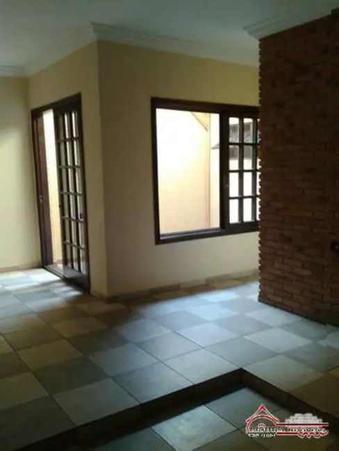 Foto 2 de Casa com 3 quartos à venda, 242m2 em Jardim das Oliveiras, Jacarei - SP