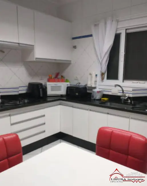 Foto 4 de Casa de Condomínio com 4 quartos à venda, 240m2 em Vila Zezé, Jacarei - SP