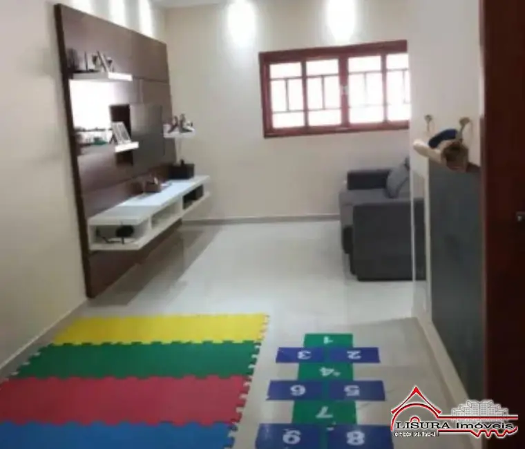 Casa com 3 quartos à venda, 130m2 em Sao Jose Dos Campos - SP - imagem 2 Foto 2 de Casa com 3 quartos à venda, 130m2 em Sao Jose Dos Campos - SP